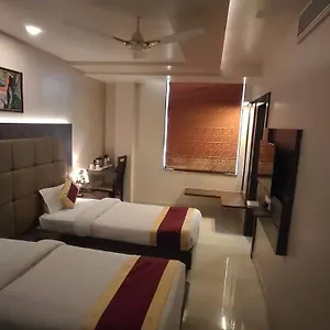 Hotel Ozas Grand Varanasi